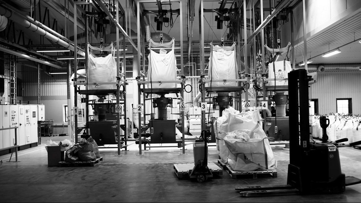 瑞特科電梯地毯生產(chǎn)現(xiàn)場.jpg 瑞特科電梯地毯生產(chǎn)現(xiàn)場.jpg